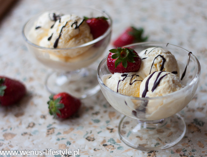 domowe lody przepis smak śmietankowy waniliowy z truskawkami i czekoladą 6